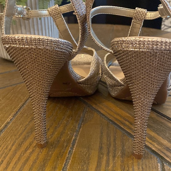 Gianni Bini sandals - Picture 4 of 6